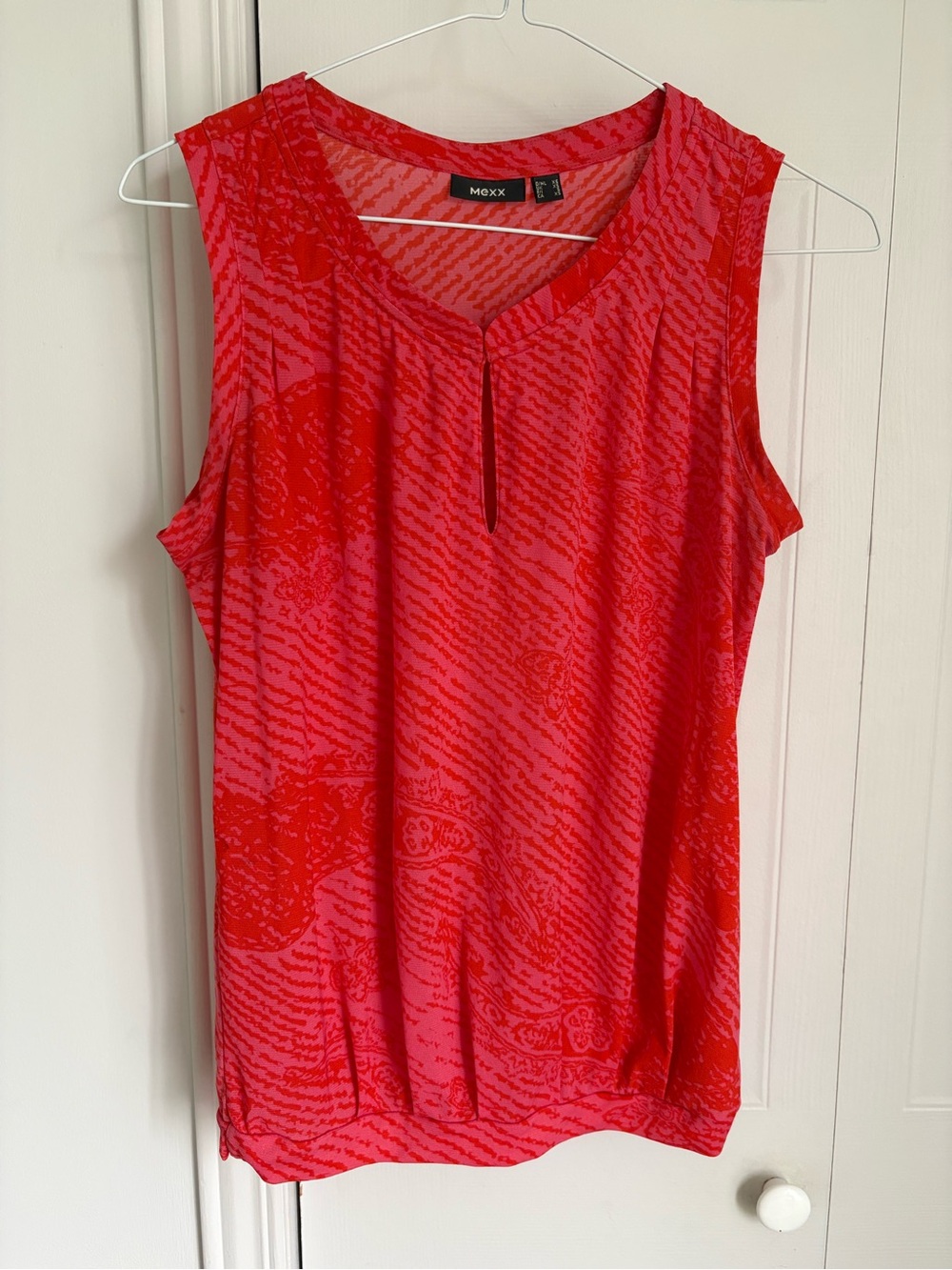 Mexx Red and Pink Sleeveless V-Notch Knit Tank